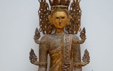 Un grand Bouddha birman en bois avec incrustations, 20th century (h136cm)