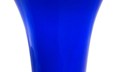 Venini, vase modèle trente en teinte bleue. Année de production 1992. 21 cm.
