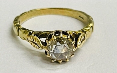 Very beautiful, hand-crafted antique ring, made of 14 carat gold....