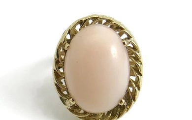 Vintage Oval Peach Pink Coral Gemstone Cocktail Ring 18K Yellow Gold, 8.08 Grams