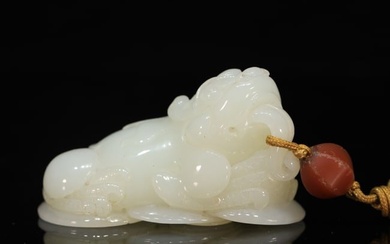 White Jade Auspicious Beast Ornament