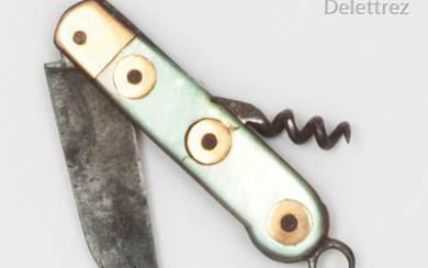 Yellow gold and mother-of-pearl knife pendant, the blade...