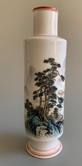 chinese hand painted famille rose porcelain vase , H20cm...