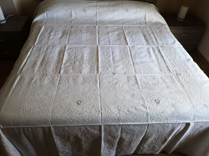 wonderful double bedspread in 100% linen with hand stitch and satin stitch - 280 x 240 cm - Linen - 21st century