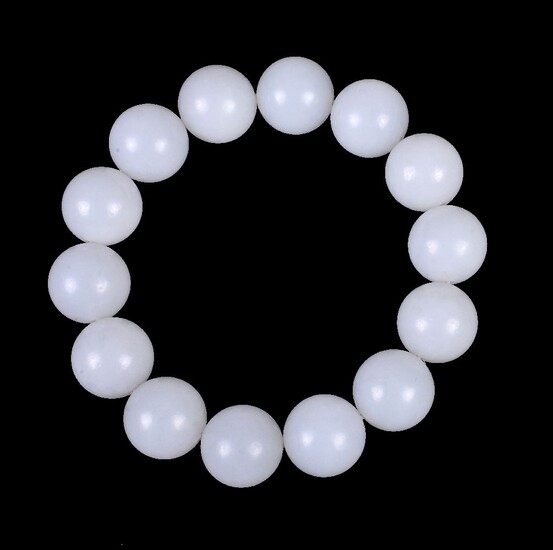 A Chinese white jade bead bracelet