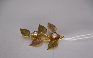 10K Bi-Colour Gold Leaf Brooch Set with 2 Pearls, 4.05g