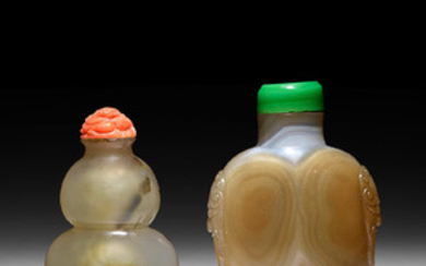 TWO AGATE SNUFF BOTTLES