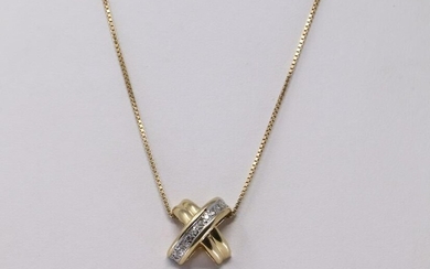 14Kt Yellow Gold Diamond Pendant Necklace.