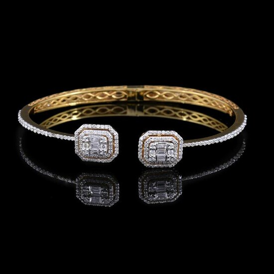 1.65 TCW HI/SI Diamond Cuff Bangle Bracelet 18k Gold