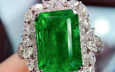 18K White Gold 4.43 ct Emerald & Diamond Ring