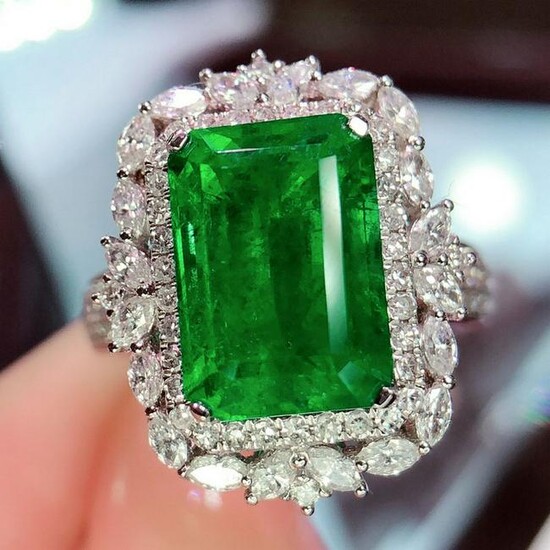 18K White Gold 4.43 ct Emerald & Diamond Ring