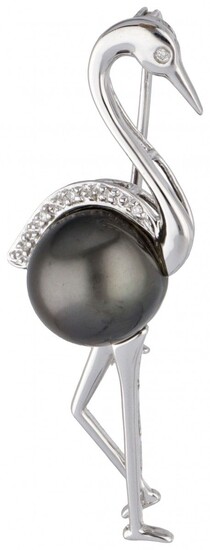 18K. White gold flamingo brooch set with approx. 0.03 ct. diamond and Tahiti pearl.