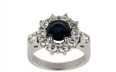18k gold ring with diamonds and natural sapphire.