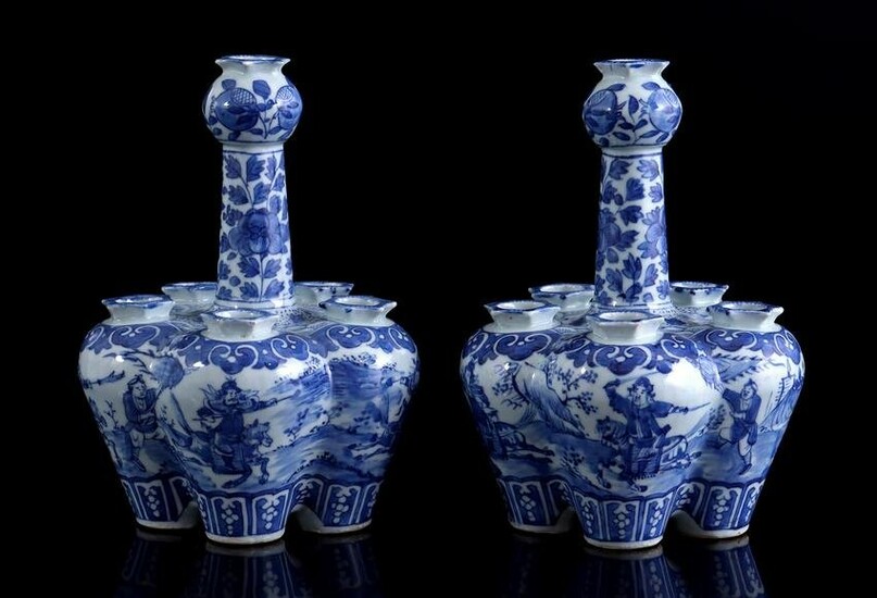 2 porcelain crocus vases depicting warriors