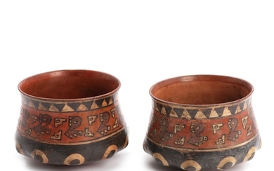 A pair of burnt clay Nasca bowls. Peru 400 BC - 600 AD. Diam. 14 cm. (2)