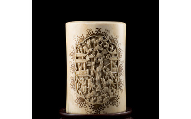 An ivory brush pot carved with a battle scene, wood base China, early 20th century (h. 15 cm.)