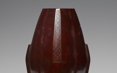 A large Yasumi bronze vase. Ca. 1960/1970