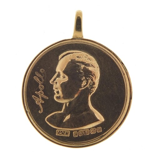 9ct gold Apollo pendant, 3.2cm in diameter, 5.7g
