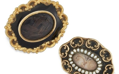 A 9CT HAIRWORK BROOCH AND A CHALCEDONY MEMORIAL BROOCH
