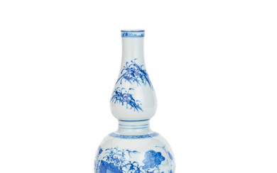 A BLUE AND WHITE DOUBLE GOURD VASE Chenghua six-character mark,...