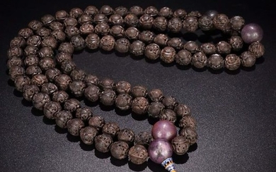 A CHENXIANG WOOD NECKLACE WITH 108 BEADS