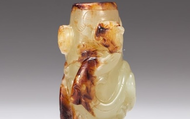 A CHINESE ARCHAISTIC CARVED JADE PENDANT