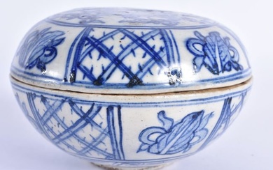A CHINESE BLUE AND WHITE PORCELAIN BOX AND COVER 20th Century. 11.5 cm diameter.