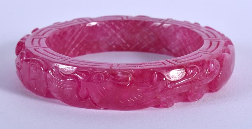 A CHINESE CARVED PURPLE JADE BANGLE 20th Century. 8 cm