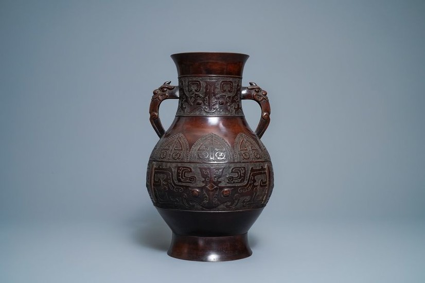 A Chinese archaic bronze vase, Zuo zisun yong...