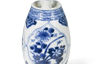 A Chinese blue and white porcelain water dropper, Qing Dynasty, Kangxi (1662-1722)