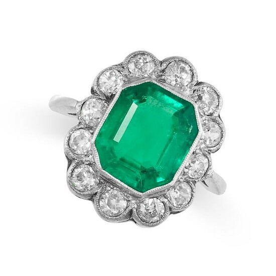 A FINE COLOMBIAN EMERALD AND DIAMOND CLUSTER RING in
