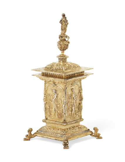 A GEORGE IV SILVER-GILT SMALL REPRODUCTION OF THE VINTNERS' COMPANY STANDING SALT, MARK OF WAKELY & WHEELER, LONDON, 1911