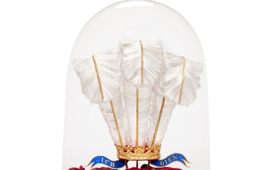 A GLASS DOMED HERALDIC BADGE OF THE PRINCE OF WALES LATE 20TH CENTURY