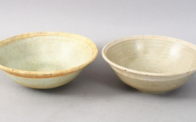 A GOOD PAIR OF EARLY CHINESE POTTERY BOWLS, 13.5cm &