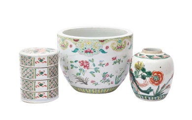 A GROUP OF VARIOUS CHINESE CERAMICS 十九至二十世紀 瓷器雜項一組