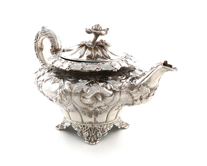λA George IV silver bachelor's tea pot