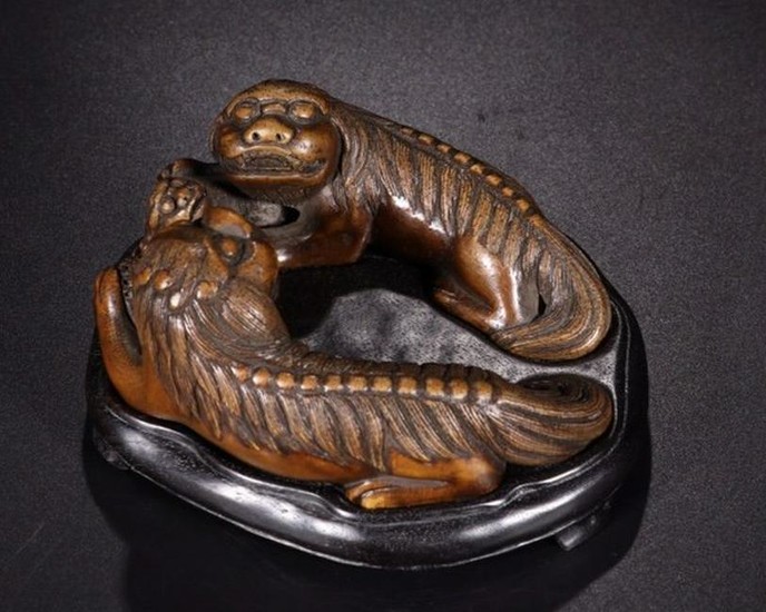 A PAIR BAMBOO LIONS PLAYING BALL ORNAMENTS