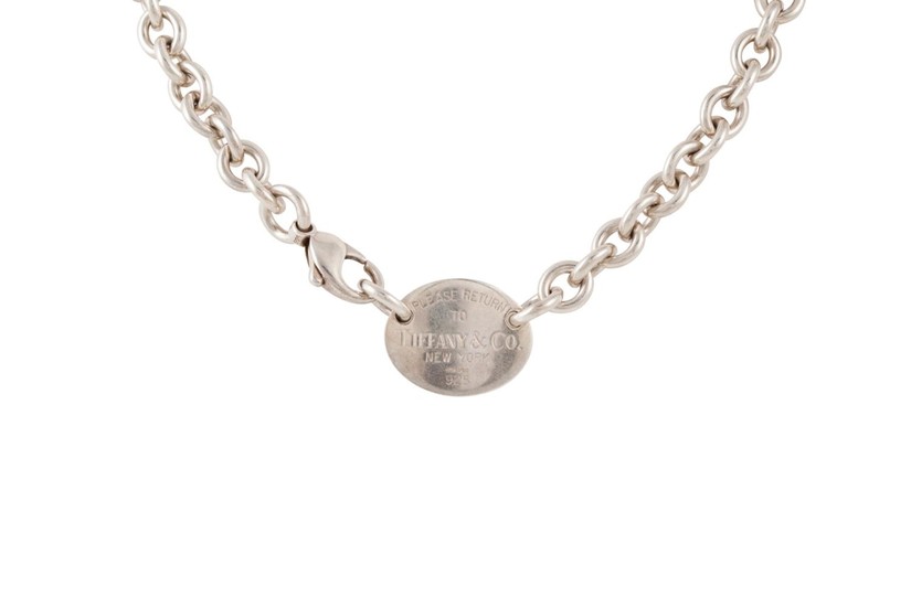 A SILVER NECKLACE, stamped