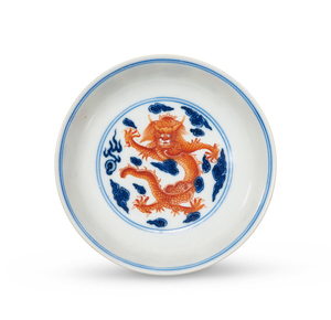 A SMALL IRON-RED AND UNDERGLAZE-BLUE ‘DRAGON’ DISH, JIAQING SIX-CHARACTER SEAL MARK IN UNDERGLAZE BLUE AND OF THE PERIOD (1796-1820)