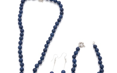 A SODALITE BEAD NECKLACE BRACELET AND EARRING SUITE