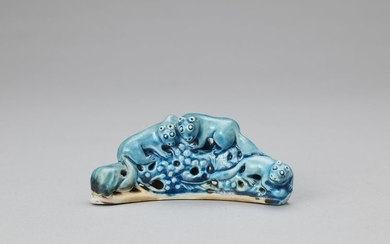 A ‘SQUIRRELS AND GRAPES’ PORCELAIN BRUSH REST, KANGXI...