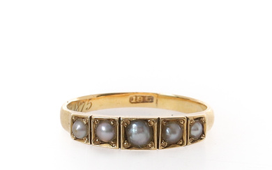 A VICTORIAN 18 CARAT GOLD RING SET WITH FIVE PEARLS.