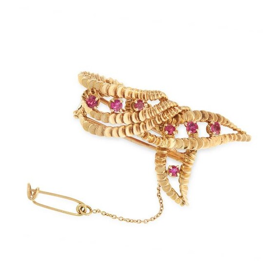 A VINTAGE RUBY BROOCH, BOUCHERON in 18ct yellow gold