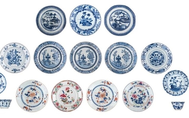 A collection of teacups and saucers, Kangxi and Yongzheng period - added a collection of export porcelain dishes, 18thC, ø 22,5 cm