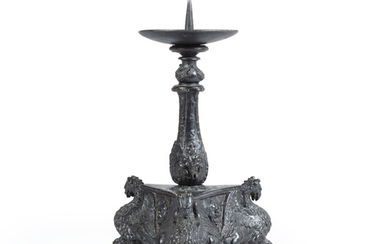 A dark brown patina bronze candlestick, Venetian style in the 16th century | Bougeoir en bronze à patine brun foncé, dans le style vénitien du XVIe siècle