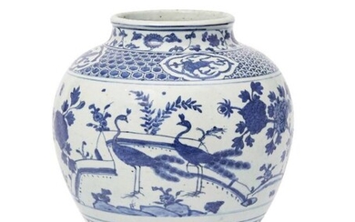 A large Chinese porcelain jar, guan, Ming...