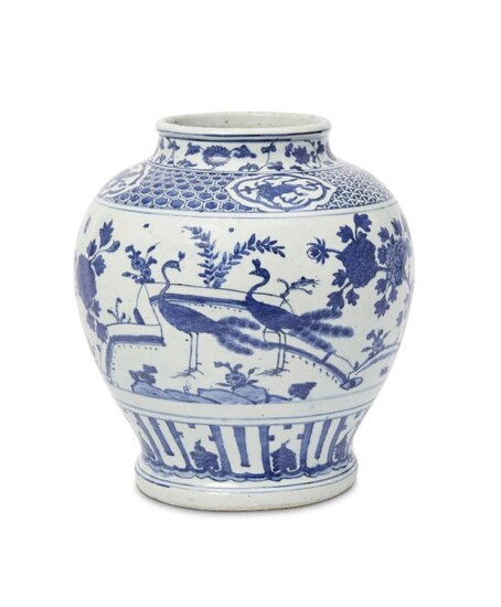 A large Chinese porcelain jar, guan, Ming...
