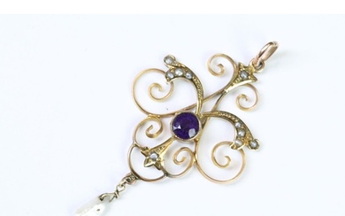 A late 19th / early 20th century 9ct gold Art Nouveau pendan...