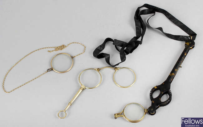 A pair of 19th century gilt metal and tortoiseshell lorgnettes (a/f), together with other examples of eyewear, to be included with a small selection of assorted horse brasses.