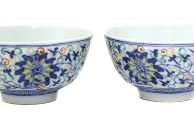 A pair of Chinese doucai bowls